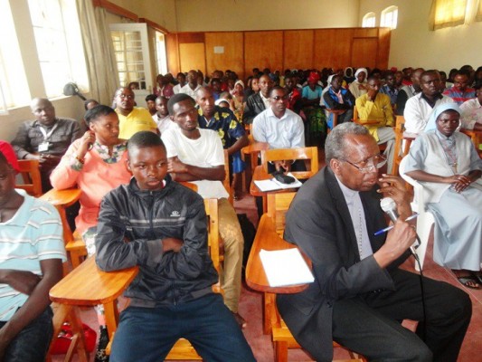 Musenyi Smaragde Mbonyintege, Umushumba wa Diyosezi ya Kabgayi, mu muhango wo Kwibuka wabereye i Kabgayi