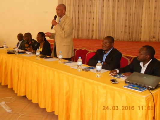 Sayinzoga Jean, Umuyobozi wa RDRC aha ijambo ry'ikaze Umulisa Henriette, Umunyamabanga Mukuru wa RDRC