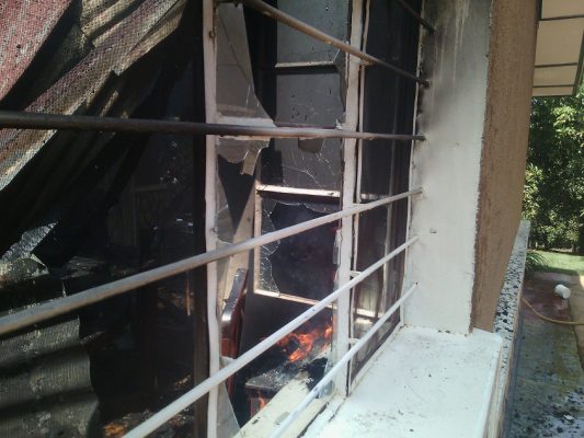 Inzu ya Depite Nkusi yahiye yose irakongoka nta kintu na kimwe barokoyemo. (Photo?Umuseke.rw)