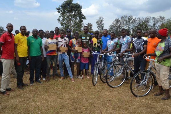 Hahembwe 10 mu bitabiriye isiganwa.