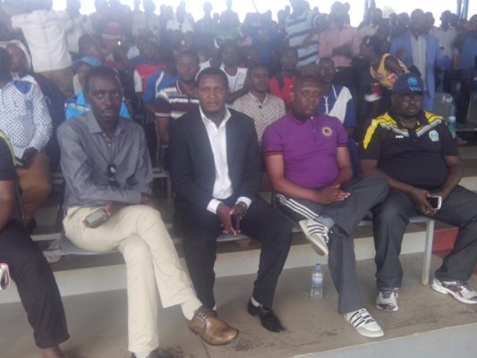 Abayobozi ba Sunrise FC n'aba AS Kigali bakurikirana umukino.