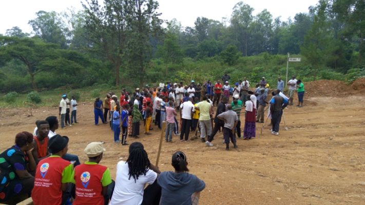 Nyuma y'Umuganda abaturage basobanurirwa gahunda zinyuranye za Leta. Aba ni abo mu mudugudu wa Gasasa, Akagari ka Rugando, Umurenge wa Kimihurura mu karere ka Gasabo. (Photo/Panorama)