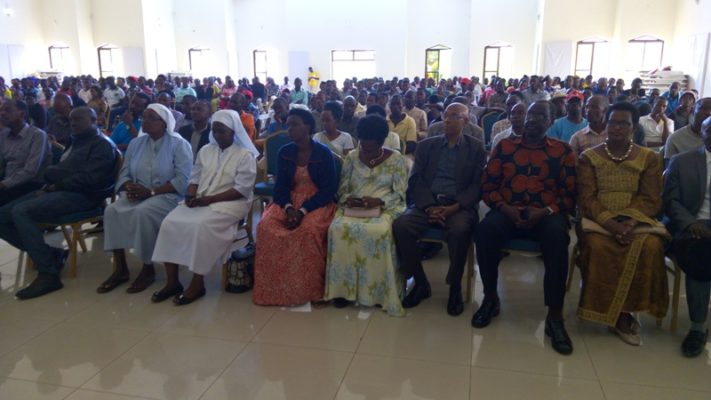 Abaturage bitabiriye ibiganiro byo kwizihiza umunsi w'intwari muri Rukiri II bari benshi (Photo/Panorama).