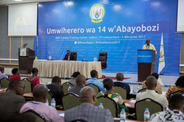 Minisitiri w'Intebe asobanura ishyirwa mu bikorwary'imyanzuro yavuye mu mwiherero wa 13 w'abayobozi bakuru b'igihugu (Photo/Village Urugwiro)