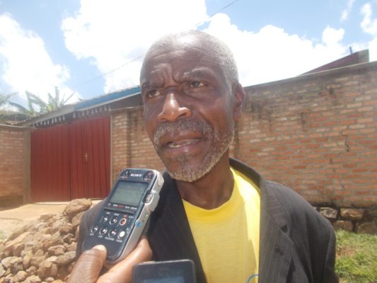 Biziyaremye Théogѐne, umwe mu bajyanama b’ubuzima mu Murenge wa Mushishiro mu Karere ka Muhanga. Avuga ko Mituweli yumvikanye (Photo/Elias H.)
