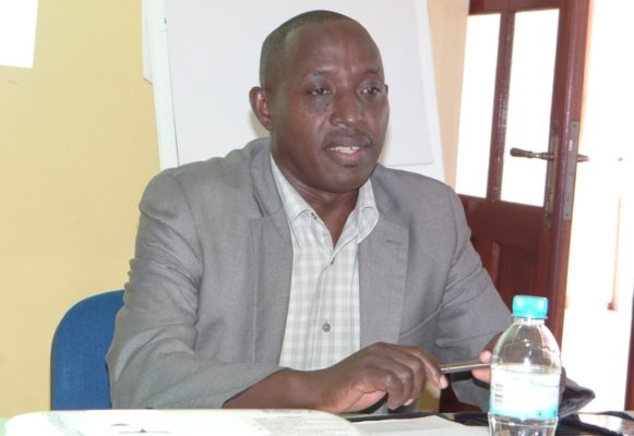 Bokasa Moise, Ushinzwe itangazamakuru muri Komisiyo y'igihugu y'amatora mu kiganiro n'abanyamakuru bari mu masomo y'ikarishyabwenge mu gukora inkuru zijyanye n'amatora (Photo/Panorama)