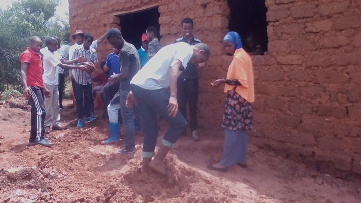 Ndera: Abiga muri Kaminuza y’u Rwanda ishami ry’ubumenyi n’ikoranabuhanga bubakiye Umukecuru ufite ubumuga
