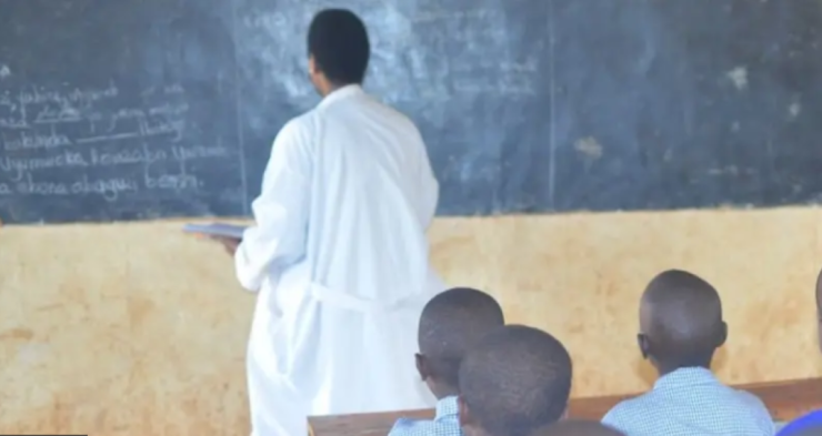 Abarezi bishimira iyongerwa ry'igihembo cyabo ariko hari ibindi bigisabwa (Ifoto/Umuseke.rw)