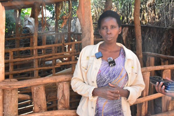 Nizeyimana Louise umuturage uhamya ko atakiri umutwaro kuri leta