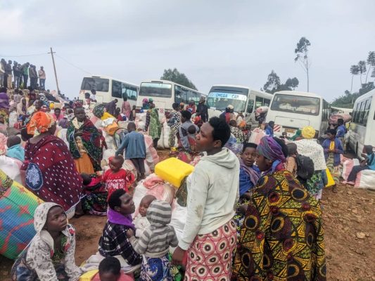 Bari gusubira mu miryango yabo