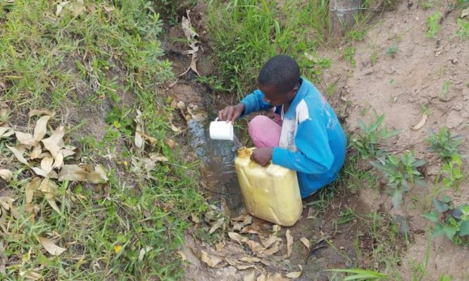 Muhanga: Basaba Ubuyobozi Kubaha Amazi Meza