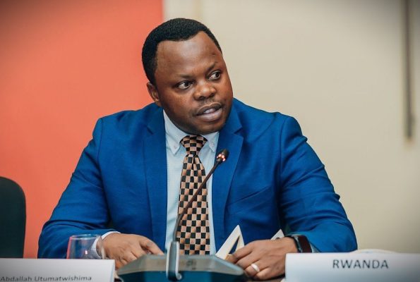 MINISTER