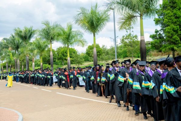 Abarangije muri EAUR biteguye guhangana ku isoko ry’umurimo